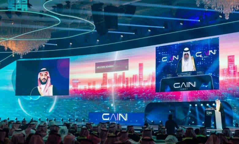 اكتشف كيف احتلت السعودية الذكاء الاصطناعي المركز الثالث عالميًا في نماذج الذكاء الاصطناعي الرائدة ونمو الوظائف وفق مؤشر ستانفورد 2025. إنجاز تاريخي يعكس نجاح رؤية 2030 في بناء اقتصاد معرفي قوي.